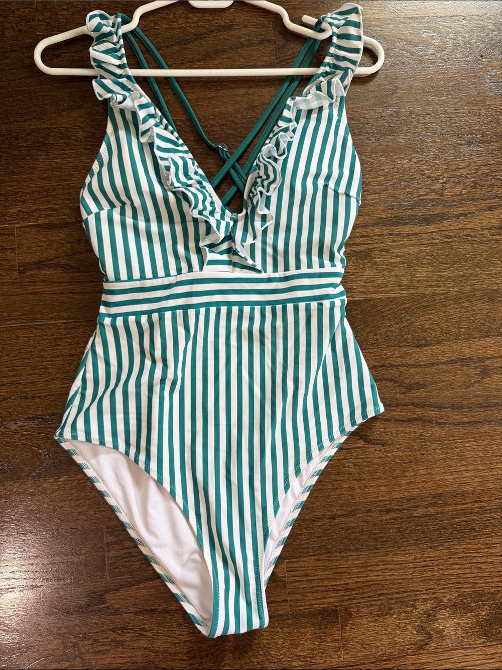 CUPSHE Women's One Piece Swimsuit V Neck Ruffled Back Cross Swimwear